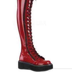 Woman’s Demonia High Knee Boots Size 8Please Read Description. 