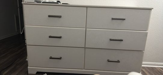 White 6 drawer dresser