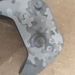 Camo Xbox Controller With Charger