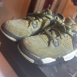 Air Jordan 4 Retros “olive” 