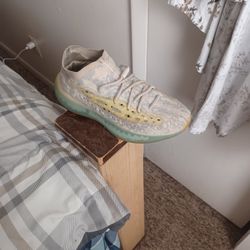 Adidas yeezy boots 380 Alien