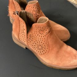 Size 5 Women Shoes Very Nice 