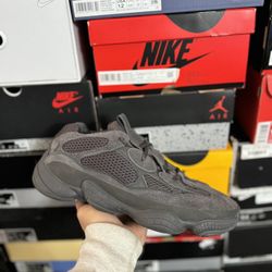 Adidas Yeezy 500 Utility Black size 10.5 VNDS