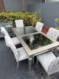 Beautiful dinning room table with buffet silver grey gray mirror 6 seating chair modern contemporary