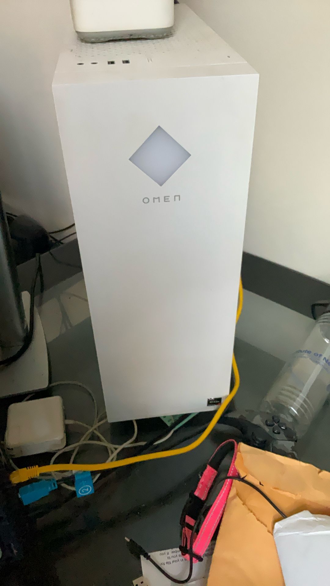 HP OMEN - 25L Gaming Desktop - AMD Ryzen 7 5700G - HyperX 16GB Memory - NVIDIA GeForce RTX 3060 Ti - 512GB SSD + 1TB HDD - Ceramic White