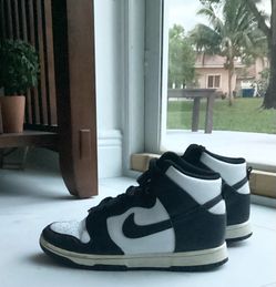 Nike Hightop Dunks Size Men 7 Women 8.5