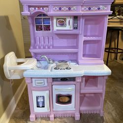 Step2 Little Baker's Kids Kitchen Play set, Indoor/Outdoor Kitchenette