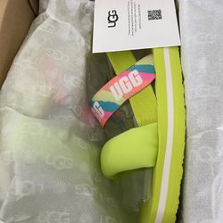 UGG Girls sandals Size 3 New