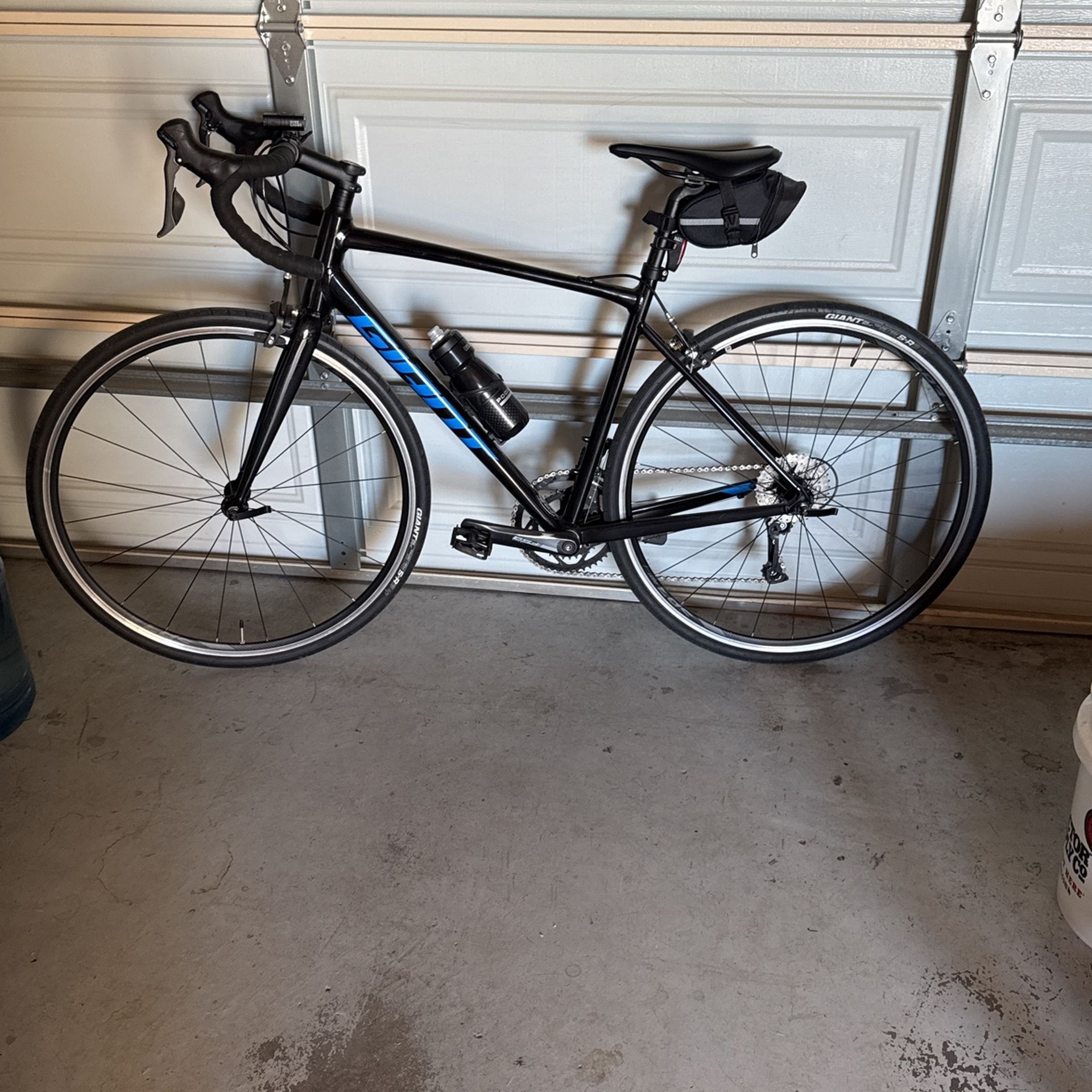 Giant Contend 3 Road Bike