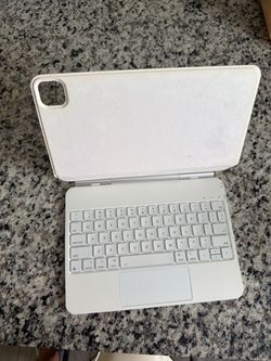 iPad Pro 11” Magnetic Keyboard Case + Trackpad – White