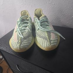  Yeezy 350 V2 Yeezreel  Authentic and clean