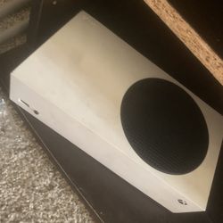 Xbox series S W/ controller And Cords 