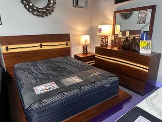 Solid wood bed set! $1599 🏠🧡✨