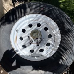 Complete set of four wheels, center caps, tires take offs