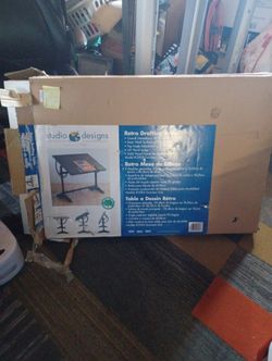 STUDIO DESIGN RETRO STANDING TABLE