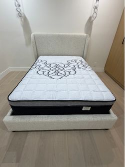 Queen size mattress pillow top 12”.    New mattress in a plastic sealed