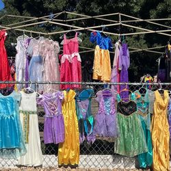 Halloween 🎃 Costumes    Not Free