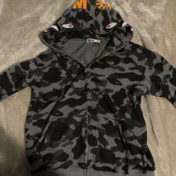 black bape hoodie (Large)