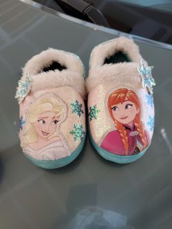 Frozen Slippers Size 9/10