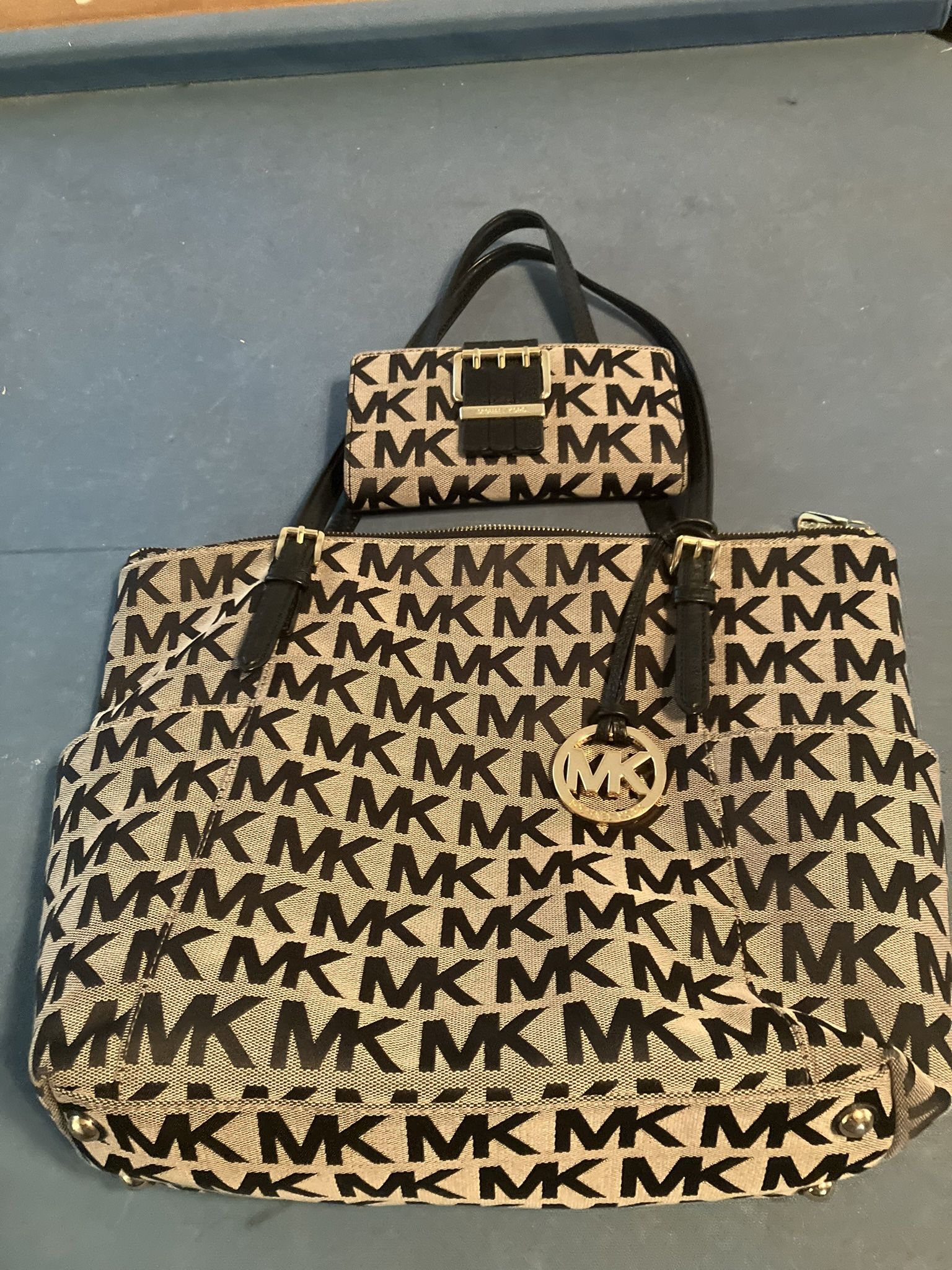 Authentic Michael Kors Purse And Wallet Excellent Condition
