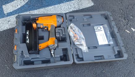 Pistola de aire para clavos RIDGID