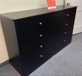 Eight drawers dresser