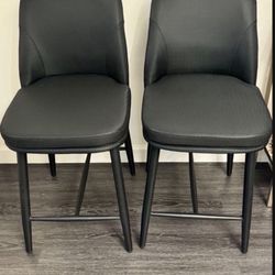 NEW SET OF 2 BLACK LEATHER COUNTER STOOLS W CUSHION 