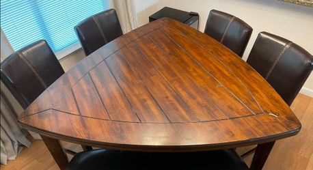 Triangular dining table