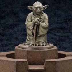 Kotobukiya Yoda Fountain Statue - 8.6 Inches In Height
