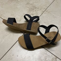 NEW BLACK WEDGE HEELS 7 1/2 W