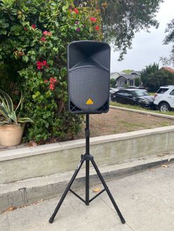 Behringer Speaker