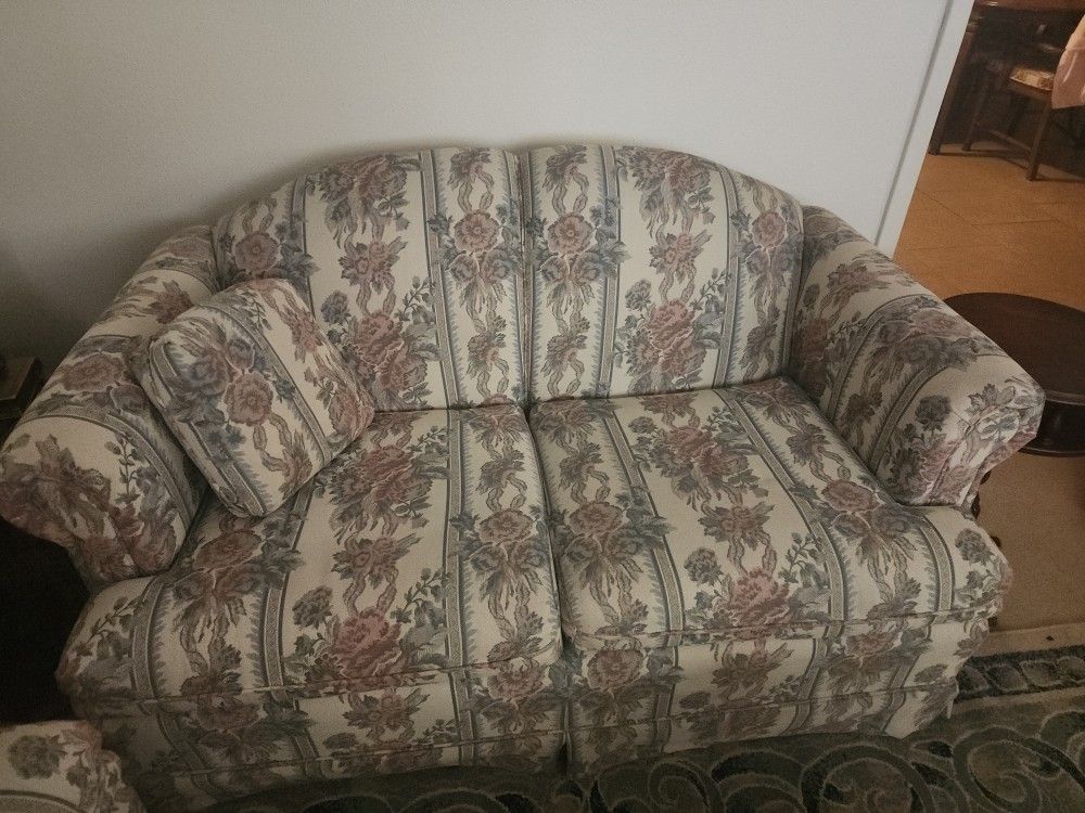 Old Fashion Flowered Couch And Love Seat