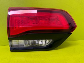 2014 - 2022 JEEP GRAND CHEROKEE LEFT DRIVER SIDE INNER TAIL LIGHT OEM (contact info removed)5AF