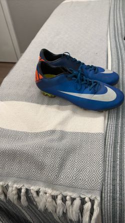 Soccer cleats