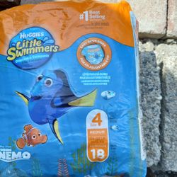 New Huggies Lit Swimmers Sz 4