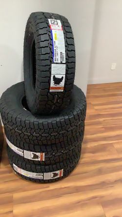 set of tires Falken A/T sizes 285/70/17