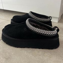 brand new tassmen 2 uggs platform 
