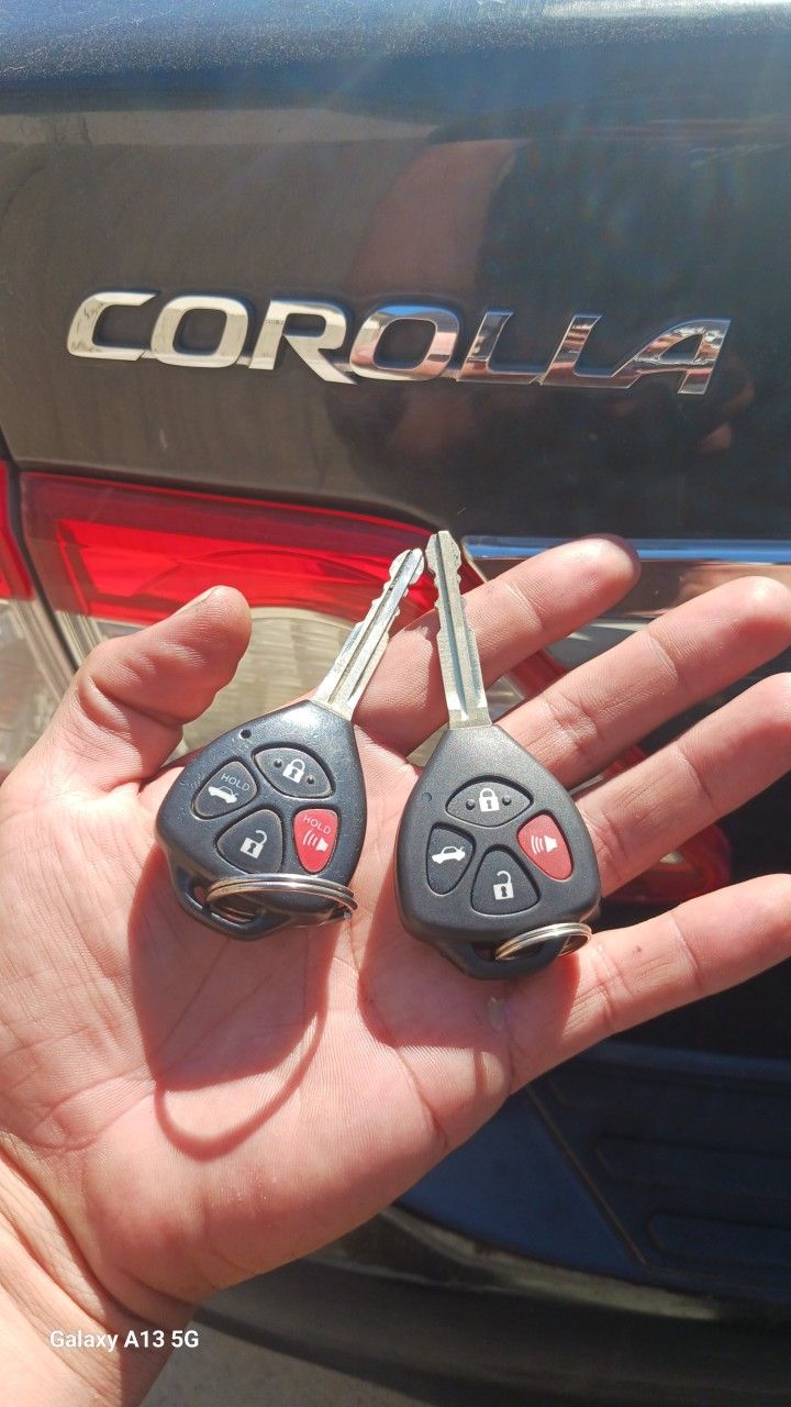Car Keys / Fobs / Llaves De Carro