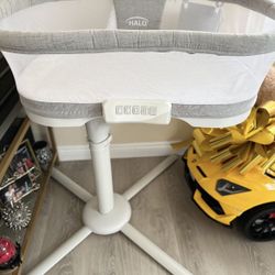 HALO Baby Swivel Bassinet Used  