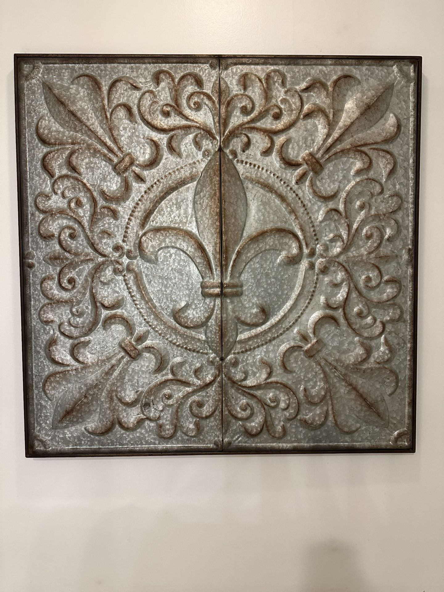 Metal Wall Art With Fleur De Lis Design
