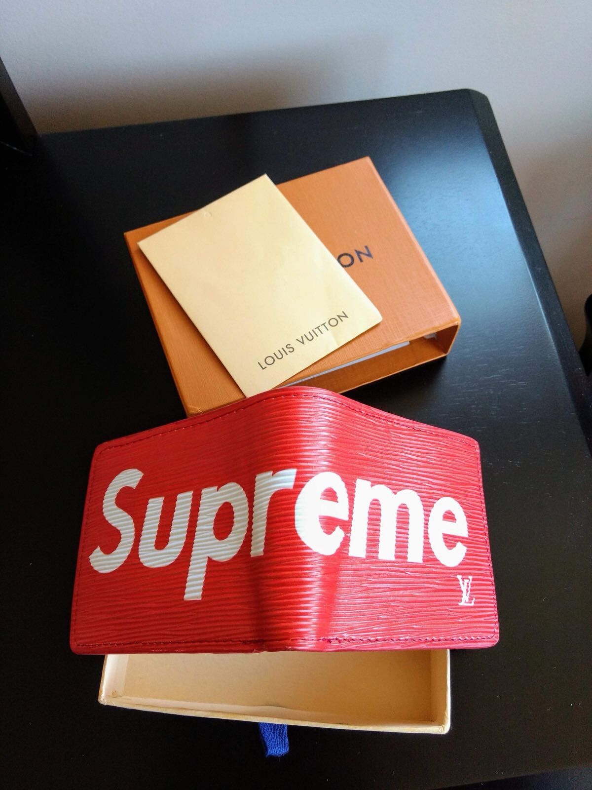 lv supreme wallet real vs fake