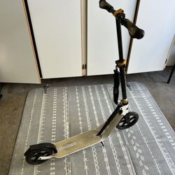 HUDORA 230 Kick Scooter for Adults (265 lb Capacity)