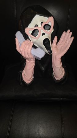 Scream Animated Statue