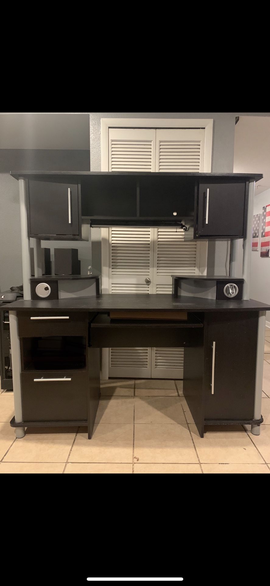 Black desk With Hutch