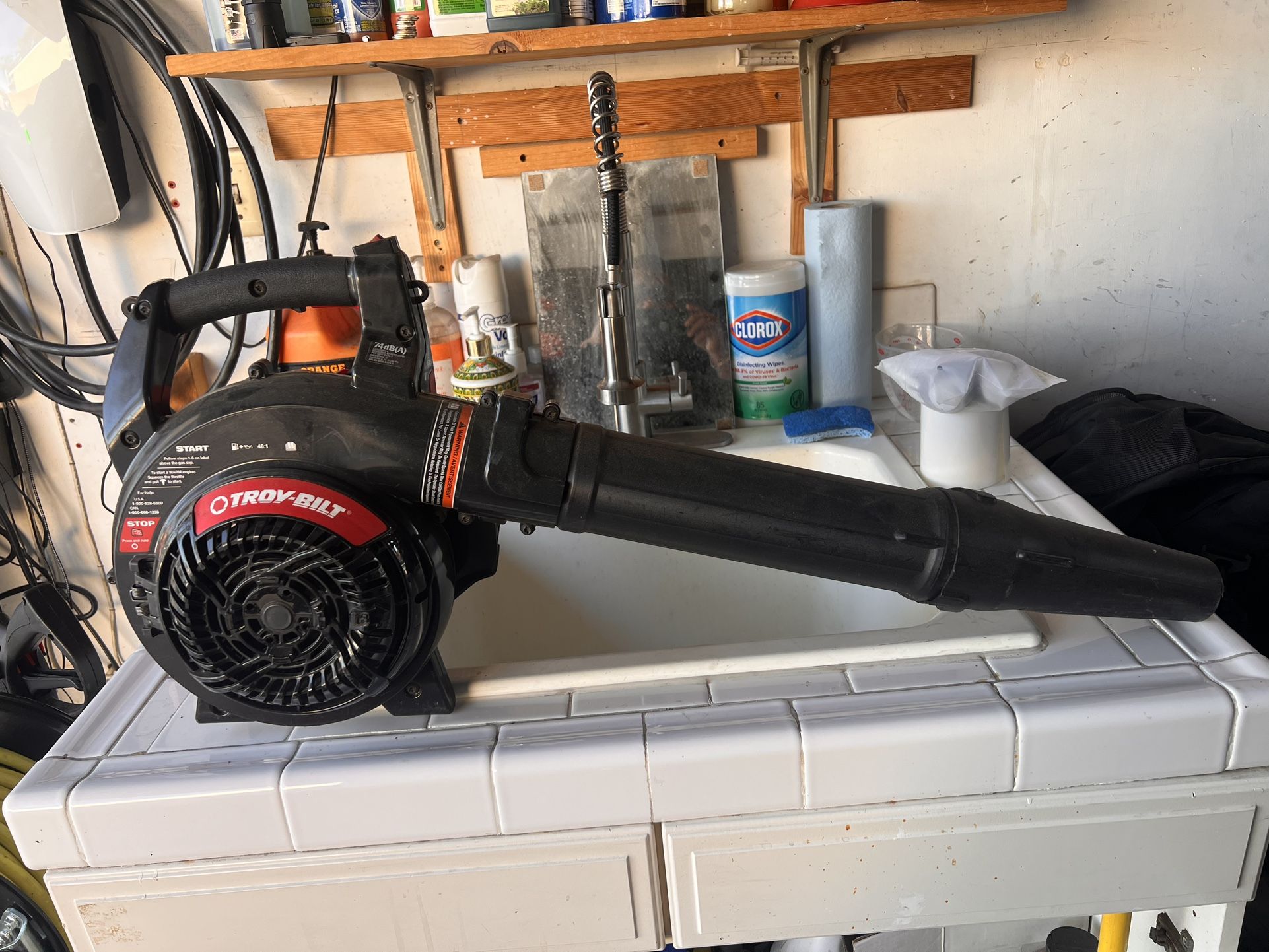 Troy-Bilt TB27BH 205 MPH 450 CFM 27 cc 2-Cycle Full-Crank Engine Gas Leaf Blower The TB27BH gas leaf blower from Troy-Bilt offers the power and conven