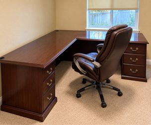 L-Shaped Executive Desk in Cherry Wood