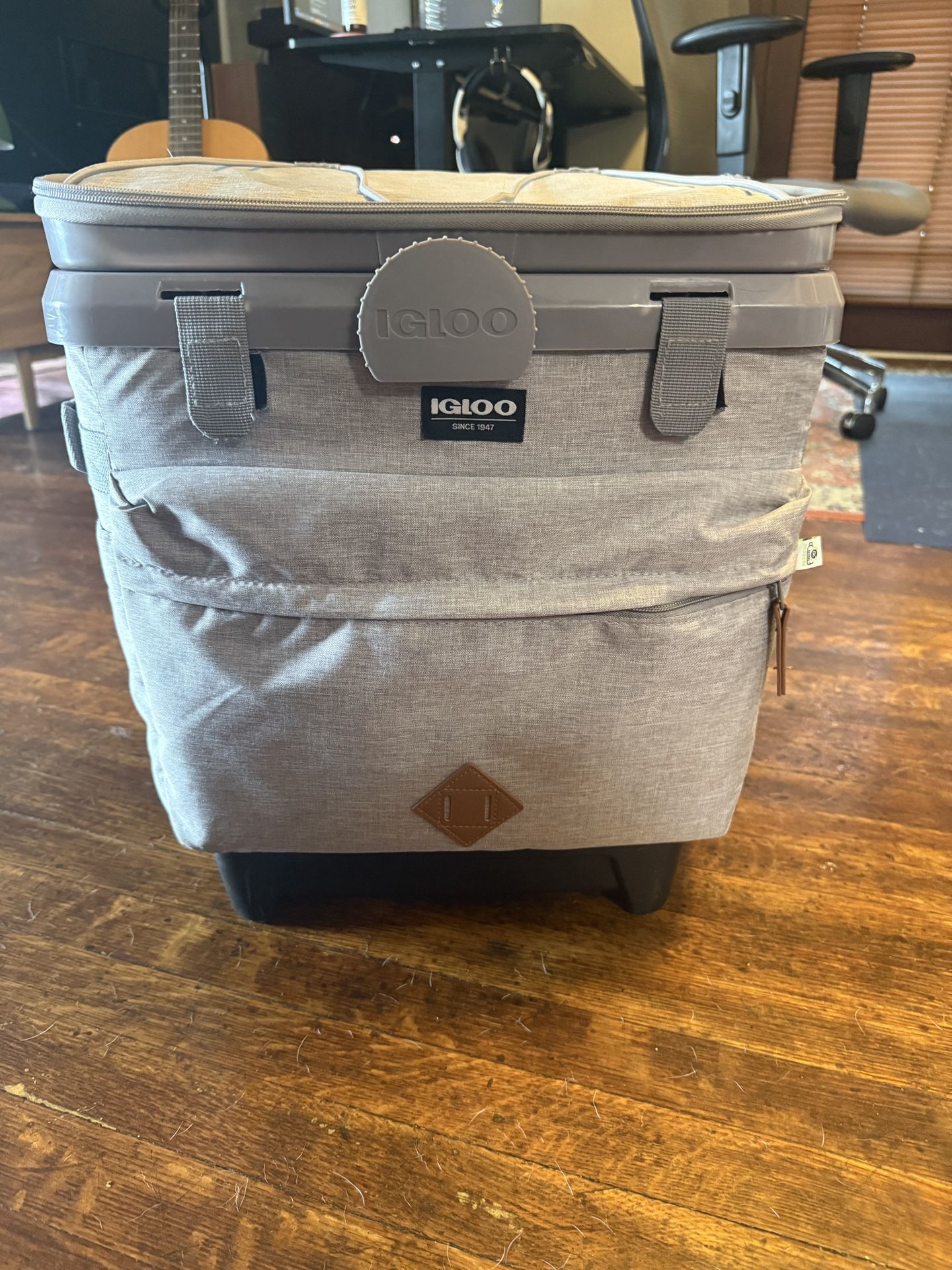 Igloo Maxcold Evergreen Rolling Cooler