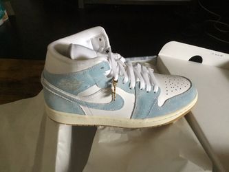 New Women’s Air Jordan Mid SE size 8.5 (size 7.5 and 8 available also)