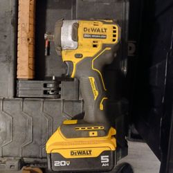 Dewalt ½ Inch Impact Wrench With 5 Ah Battery