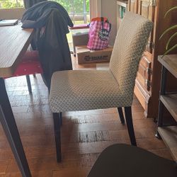 4 Dining Room Chairs 